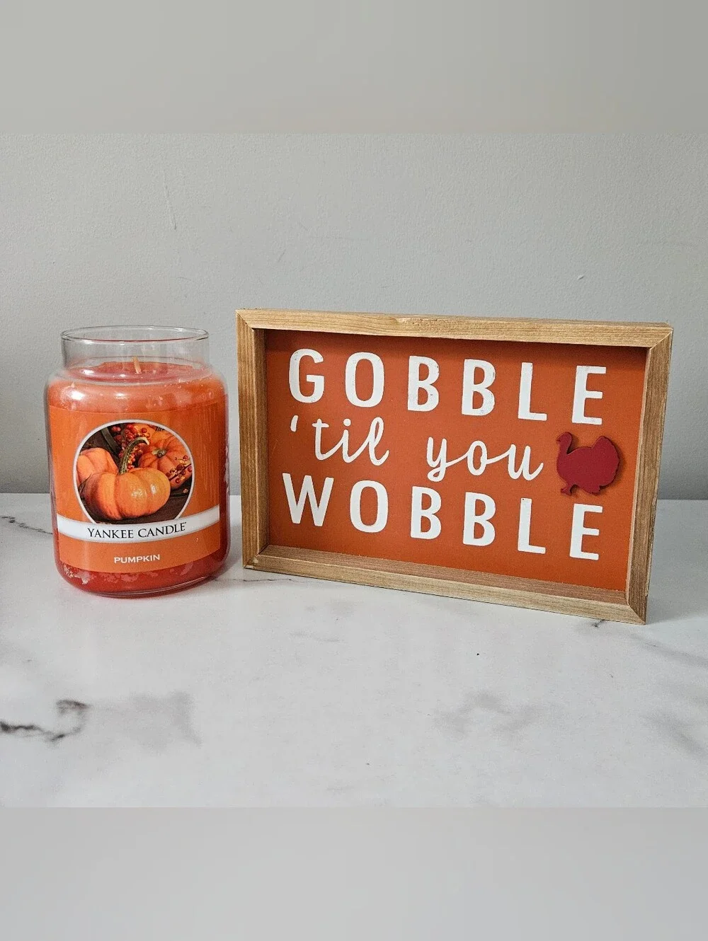 Fall Theme 2-Piece Set w/ Pumpkin 22oz Yankee Candle &  Double-Sided Wooded Sign